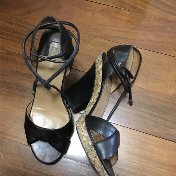 Max Studio leather sandals with ties. - Picture 2 of 4